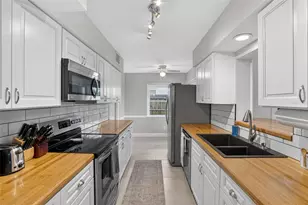 2063 Pine Ridge Dr, Clearwater, FL 33763 - Photo 16