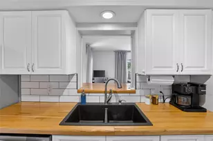 2063 Pine Ridge Dr, Clearwater, FL 33763 - Photo 18