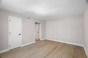 505 Plaza Seville Ct, Treasure Island, FL 33706 - Photo 8