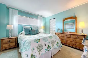 4650 Cove Cir, Saint Petersburg, FL 33708 - Photo 16