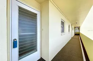 4650 Cove Cir, Saint Petersburg, FL 33708 - Photo 2