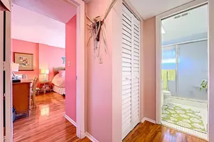 4650 Cove Cir, Saint Petersburg, FL 33708 - Photo 18