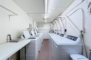 4650 Cove Cir, Saint Petersburg, FL 33708 - Photo 22