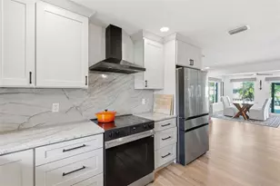 9571 Sun Isle Dr NE, Saint Petersburg, FL 33702 - Photo 12