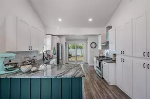 1875 Michigan Ave NE, Saint Petersburg, FL 33703 - Photo 18