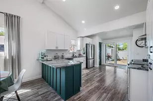 1875 Michigan Ave NE, Saint Petersburg, FL 33703 - Photo 16