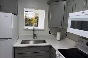 10485 Carrollbrook Cir, Tampa, FL 33618 - Photo 4