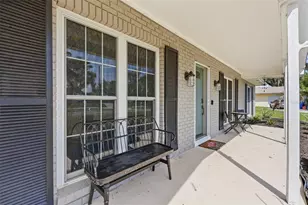 414 Ashford Dr, Brandon, FL 33511 - Photo 2