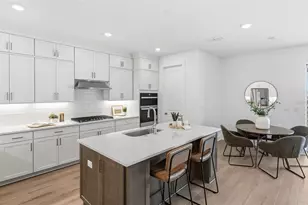 37253 Gunnison Dr, Zephyrhills, FL 33540 - Photo 2