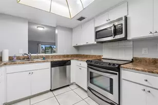 6320 Grand Bahama Cir, Tampa, FL 33615 - Photo 14