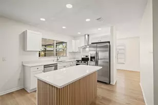 13922 Briardale Ln, Tampa, FL 33618 - Photo 8