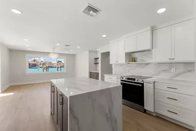 10088 Paradise Boulevard, Treasure Island, FL 33706 - Photo 36