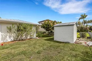 441 Bayshore Dr, Venice, FL 34285 - Photo 60