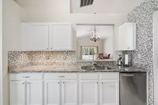 4250 Pine Isle Dr, Lutz, FL 33558 - Photo 12