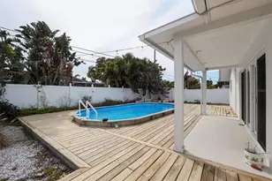 13940 Antigua Dr, Seminole, FL 33776 - Photo 8