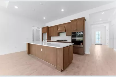 37265 Gunnison Drive, Zephyrhills, FL 33540 - Photo 2