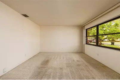 6822 21st Street N, Saint Petersburg, FL 33702 - Photo 8