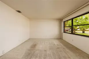 6822 21st St N, Saint Petersburg, FL 33702 - Photo 8