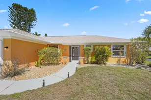 3323 Meadow Run Cir, Venice, FL 34293 - Photo 8