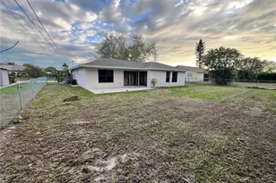 405 SW 43rd Ln, Cape Coral, FL 33914 - Photo 4