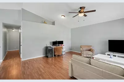 5214 Creekmore Lane, Tampa, FL 33624 - Photo 10