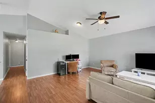 5214 Creekmore Ln, Tampa, FL 33624 - Photo 10