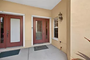 184 Valencia Cir, Saint Petersburg, FL 33716 - Photo 6