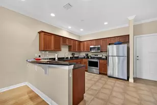 184 Valencia Cir, Saint Petersburg, FL 33716 - Photo 8