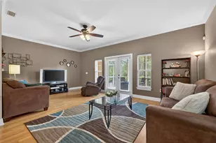 184 Valencia Cir, Saint Petersburg, FL 33716 - Photo 12