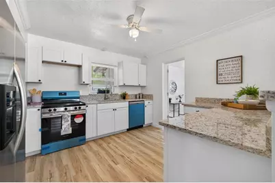 5627 Commonwealth Avenue N, Saint Petersburg, FL 33703 - Photo 8