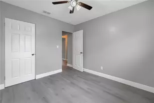 4027 7th St S, Saint Petersburg, FL 33705 - Photo 8