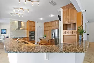 13548 Lake Magdalene Dr, Tampa, FL 33613 - Photo 12