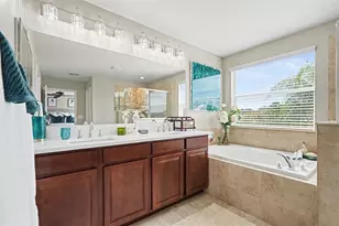 8165 Faire Frost Ln, Land O Lakes, FL 34637 - Photo 32