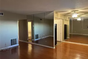 209 NE Lincoln Circle N, Saint Petersburg, FL 33702 - Photo 4