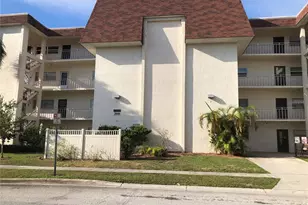 209 NE Lincoln Circle N, Saint Petersburg, FL 33702 - Photo 1