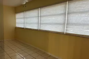 209 NE Lincoln Circle N, Saint Petersburg, FL 33702 - Photo 16