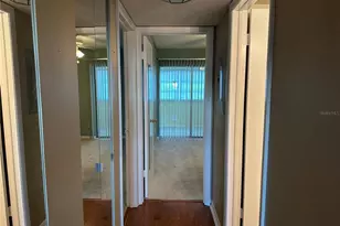 209 NE Lincoln Circle N, Saint Petersburg, FL 33702 - Photo 8