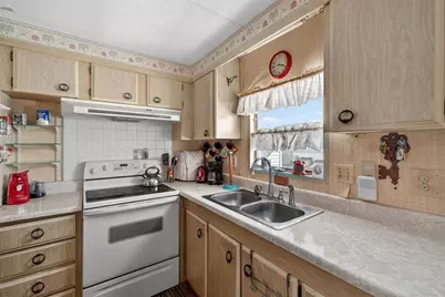 39213 Flora Avenue, Zephyrhills, FL 33542 - Photo 10