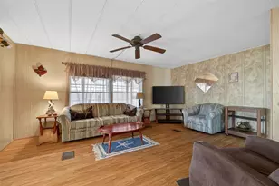 39213 Flora Ave, Zephyrhills, FL 33542 - Photo 18