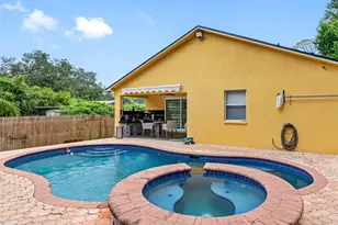 10407 N Woodmere Rd, Tampa, FL 33617 - Photo 14