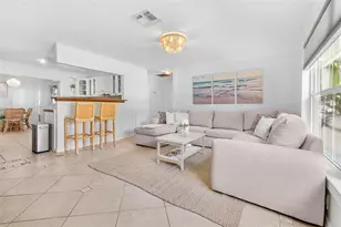 6841 13th St N, Saint Petersburg, FL 33702 - Photo 2