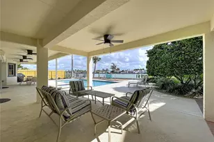 7711 Bayshore Dr, Treasure Island, FL 33706 - Photo 38