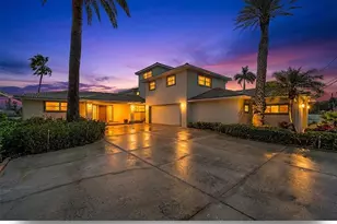 7711 Bayshore Dr, Treasure Island, FL 33706 - Photo 2