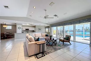 7711 Bayshore Dr, Treasure Island, FL 33706 - Photo 10