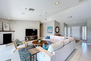 7711 Bayshore Dr, Treasure Island, FL 33706 - Photo 8
