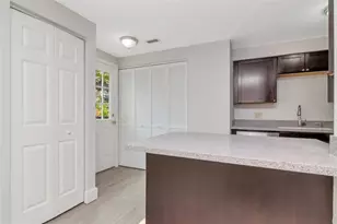 2826 W Shelton Ave, Tampa, FL 33611 - Photo 16