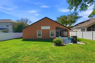 1240 Bluffs Cir, Dunedin, FL 34698 - Photo 24