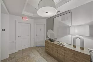 450 Knights Run Ave, Tampa, FL 33602 - Photo 2