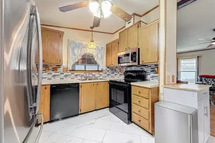 10190 N Lake Dr, Largo, FL 33773 - Photo 6