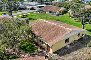 401 Dorchester Pl, Sun City Center, FL 33573 - Photo 6